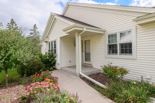 2836 Raintree Ln, Waukesha, WI, 53189-6827 | Card Image