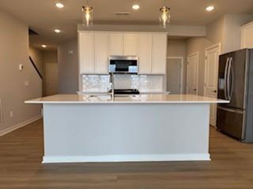 4790 Airlake Dr, Woodbury, MN, 55129-5728 | Card Image