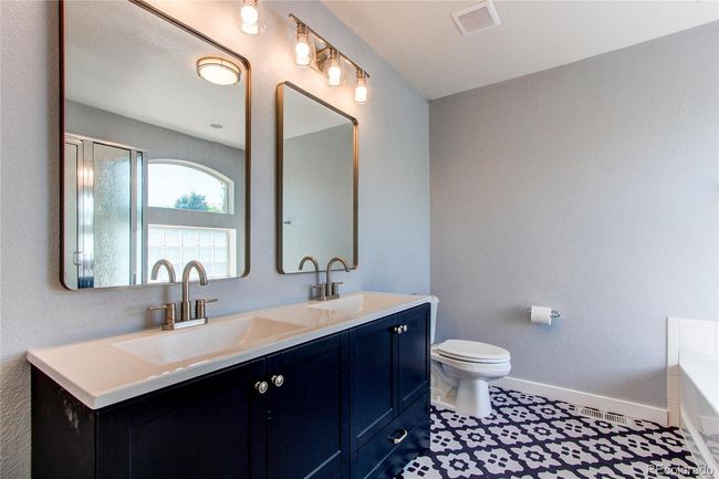 Primary Bathroom | Image 27