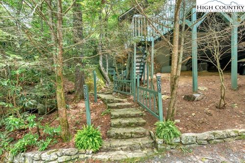 201 Laurel, Boone, NC, 28607 | Card Image