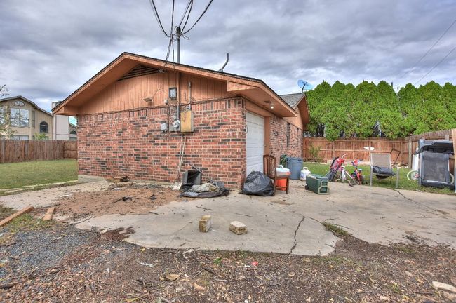 Garage | Image 17