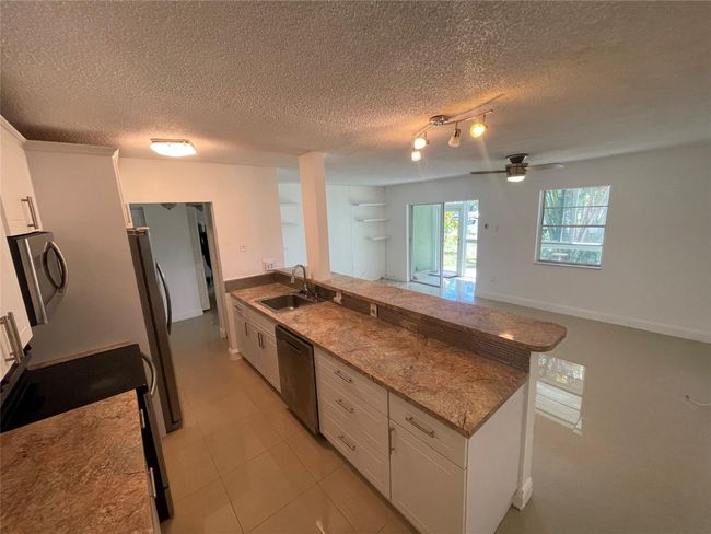 APT-104 - 5190 E Sabal Palm Blvd, Condo with 2 bedrooms, 2 bathrooms and null parking in Tamarac FL | Image 4