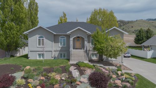 122 Hillside Dr, Smithfield, UT, 84335-2540 | Card Image