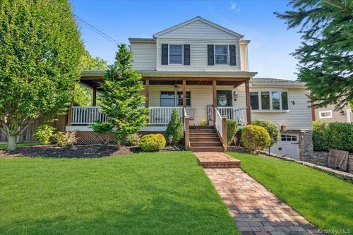 14 Coles Pl, Northport, NY, 11768-1207 | Card Image