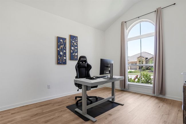 SPACIOUS OFFICE IN FRONT OF HOUSE !!! | Image 22