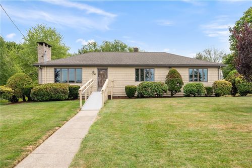 245 W Wrentham Rd, Cumberland, RI, 02864-1006 | Card Image