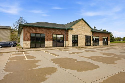 450 Colton Circle Ne, Cedar Rapids, IA, 52402 | Card Image