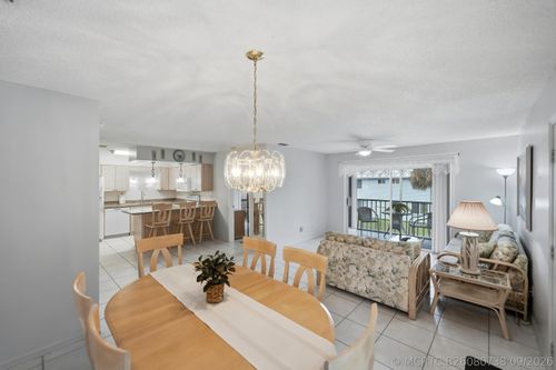 105 Se Village Dr, Port St. Lucie, FL, 34952-7703 | Card Image