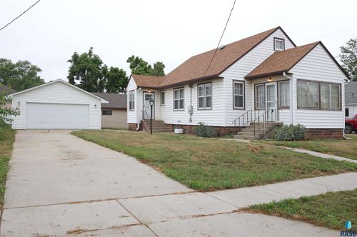 213 S Cedar St Street, Lennox, SD, 57039 | Card Image