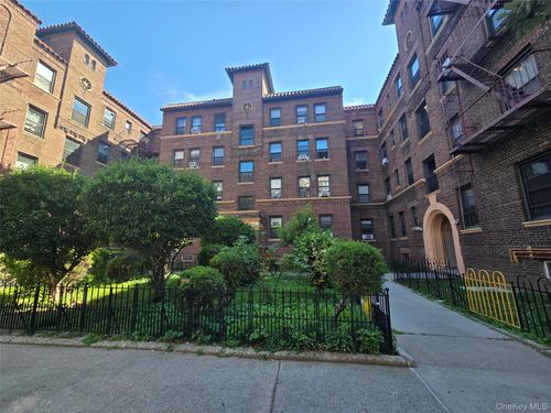 4p-62-64 Saunders St, Rego Park, NY, 11374-1513 | Card Image
