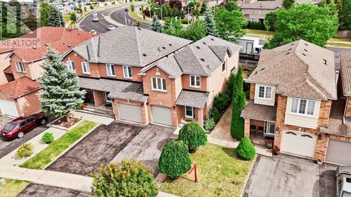 31 Tumbleweed Court, Vaughan (East Woodbridge), ON, L4L8Y5 | Card Image