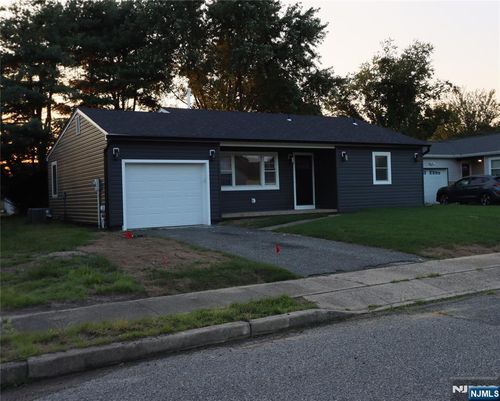 18 Bolingbroke Dr, TOMS RIVER, NJ, 08757-4329 | Card Image