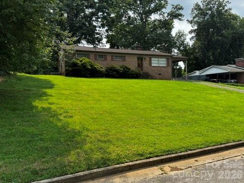 529 10th Street Place Nw, Hickory, NC, 28601 | Card Image