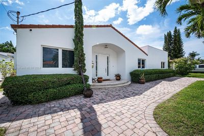 8851 Dickens Ave, House other with 4 bedrooms, 4 bathrooms and null parking in Surfside FL | Image 3