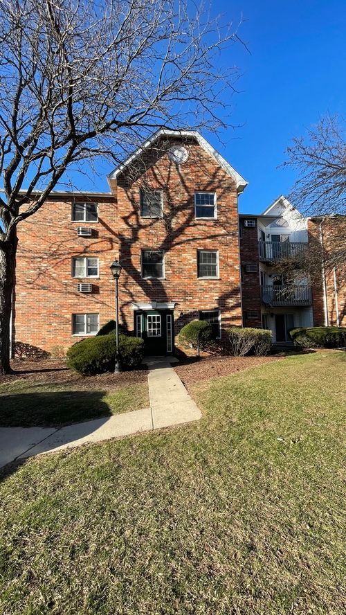 2d-4301 W Shamrock Ln, McHenry, IL, 60050-3101 | Card Image