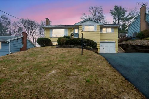 32 Canary Cres, Halifax, NS, B3M1R1 | Card Image
