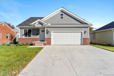 1759 2 Nd Street, Home with 3 bedrooms, 2 bathrooms and null parking in Wyandotte MI | Image 2