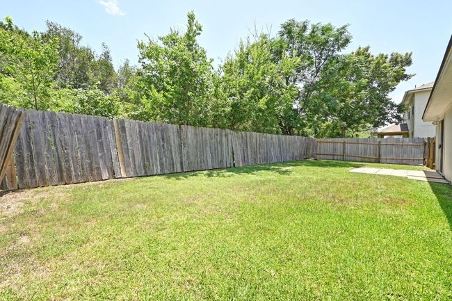 402 Colonial Park Blvd, House other with 3 bedrooms, 2 bathrooms and 2 parking in Austin TX | Image 20