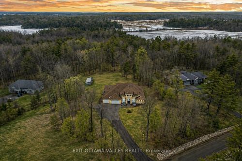 740 Walford Rd, Pembroke, ON, K8A6W5 | Card Image