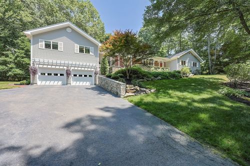 420 Chestnut St, Seekonk, MA, 02771-1723 | Card Image