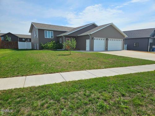 2224 Wahl St, Dickinson, ND, 58601-5297 | Card Image