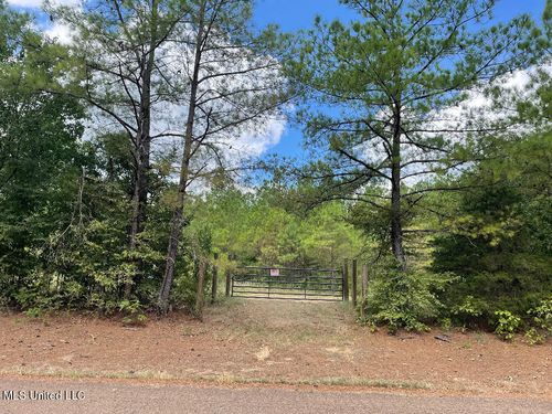 513 Brownlee Rd, Sarah, MS, 38665-3142 | Card Image