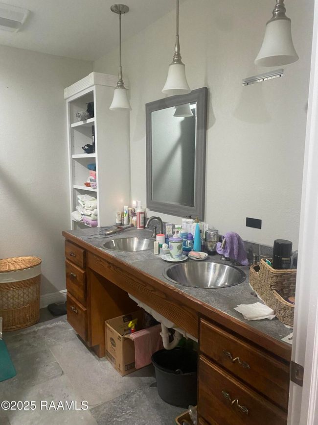 404 A primary barh double lavatory | Image 10