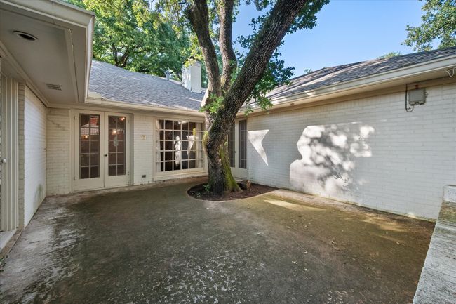 Back yard patio | Image 35