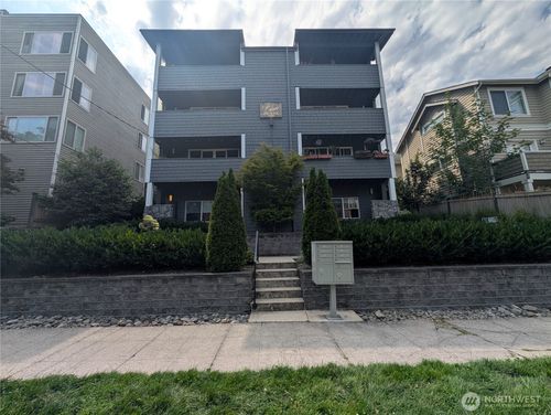 201-1729 18th Ave, Seattle, WA, 98122-2751 | Card Image