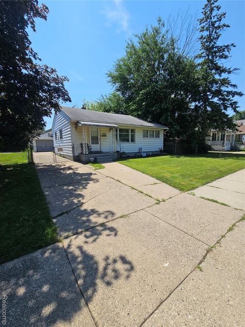 7544 Wood Ave, Warren, MI, 48091-2034 | Card Image