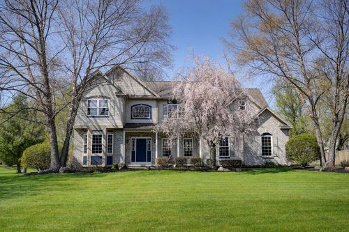 4 Splendor Wood Dr, Penfield, NY, 14526-1274 | Card Image