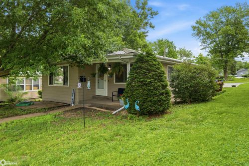 310 N Pine St, New London, IA, 52645-1321 | Card Image