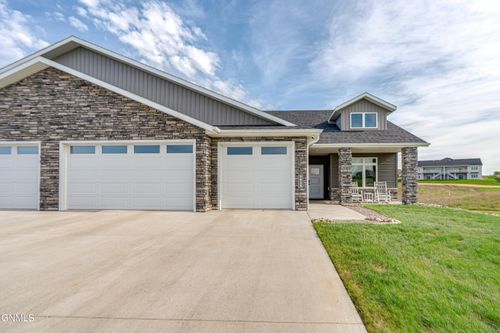 8029 Hawktree Dr, Bismarck, ND, 58503-9187 | Card Image