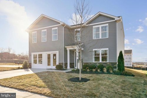 13 Empire Ln, CHARLES TOWN, WV, 25414-6318 | Card Image