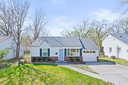 4924 Mission Rd, Roeland Park, KS, 66205-1633 | Card Image