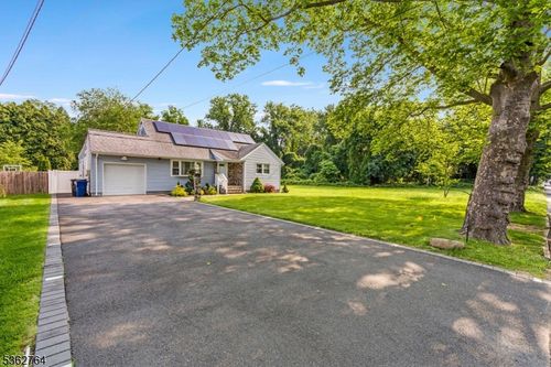 132 Parkside Rd, Plainfield, NJ, 07060-2842 | Card Image