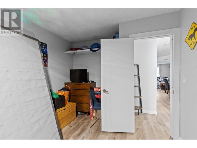 2431 Bering Rd, Home with 2 bedrooms, 1 bathrooms and 5 parking in West Kelowna BC | Image 18
