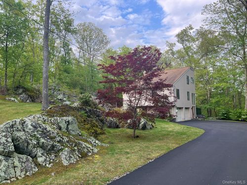 11 Manor Dr, Goldens Bridge, NY, 10526-1205 | Card Image