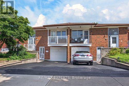 32 Firenza Drive, Toronto (Humber Summit), ON, M9L1A5 | Card Image