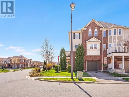 656 Frank Pl, Milton, ON, L9T0P8 | Card Image