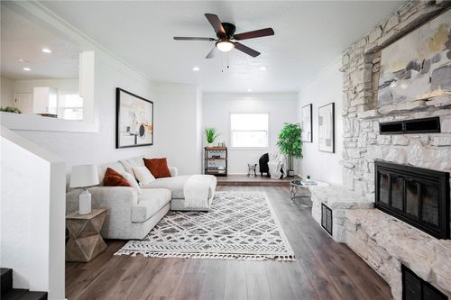 809 Nw 11th St, Bentonville, AR, 72712-4202 | Card Image