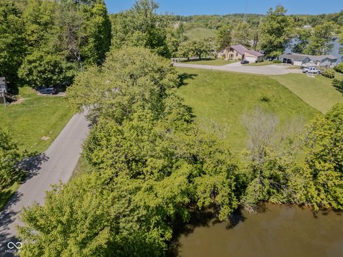 3831 Country Manor St, North Vernon, IN, 47265-8975 | Card Image