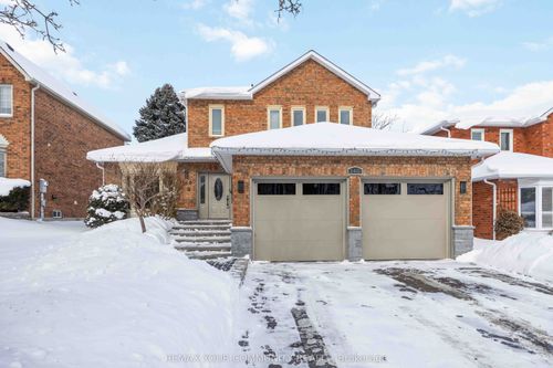 140 Heathwood Heights Dr, Aurora, ON, L4G4W2 | Card Image
