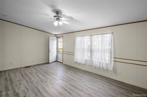 28690 Parkview, Flat Rock, MI, 48134-9673 | Card Image