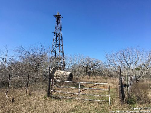 606 County Road 222, Nixon, TX, 78140-4111 | Card Image