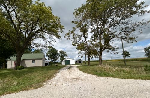 2943 E 2500 North Rd, Armstrong, IL, 61812-6848 | Card Image