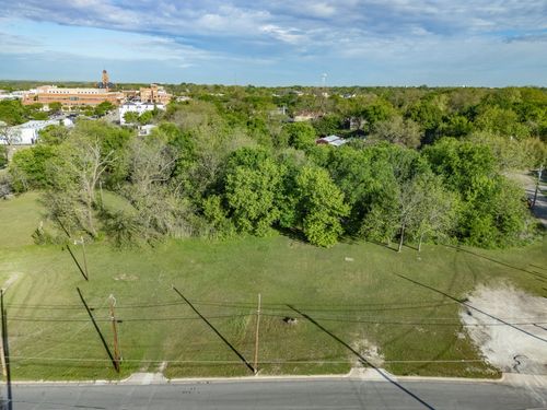 105 Wyatt St, Waxahachie, TX, 75165 | Card Image