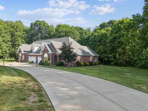 207 Maple Ct, Aliquippa, PA, 15001-9173 | Card Image