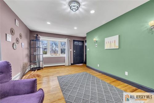 165 Crescent Ave, Woodbridge, NJ, 07095-3607 | Card Image