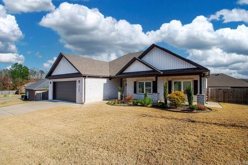 5704 Bridgeport Ln, Bryant, AR, 72022-9213 | Card Image